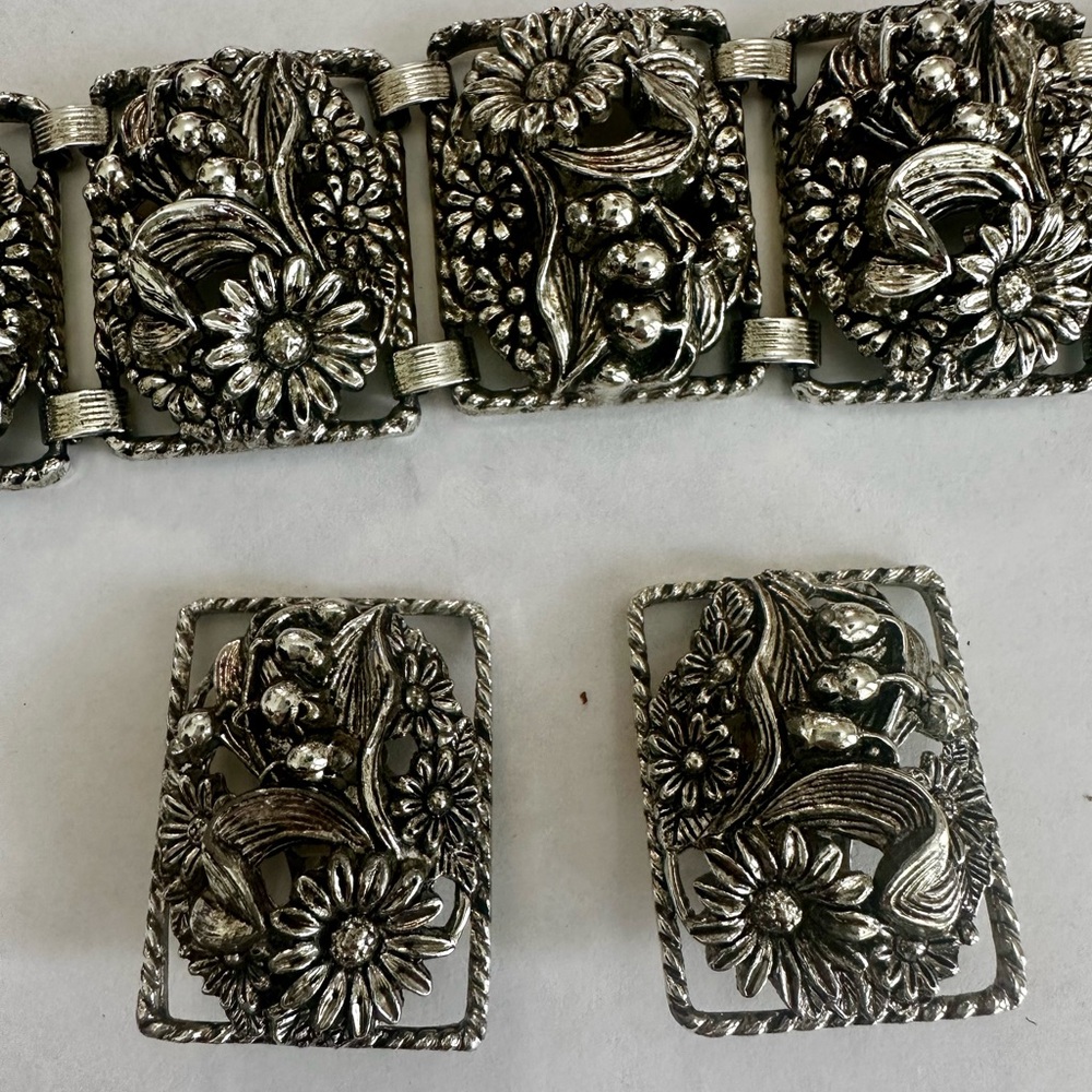 Sarah Coventry Floral Silver Bracelet & Clip Earring Set - Picture 3 of 3